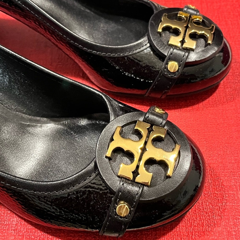 TORY BURCH PRE-LOVED AUTHENTIC SIGNATURE DOUBLE ‘T’ GOLD GENUINE LEATHER SHOES - Picture 11 of 17